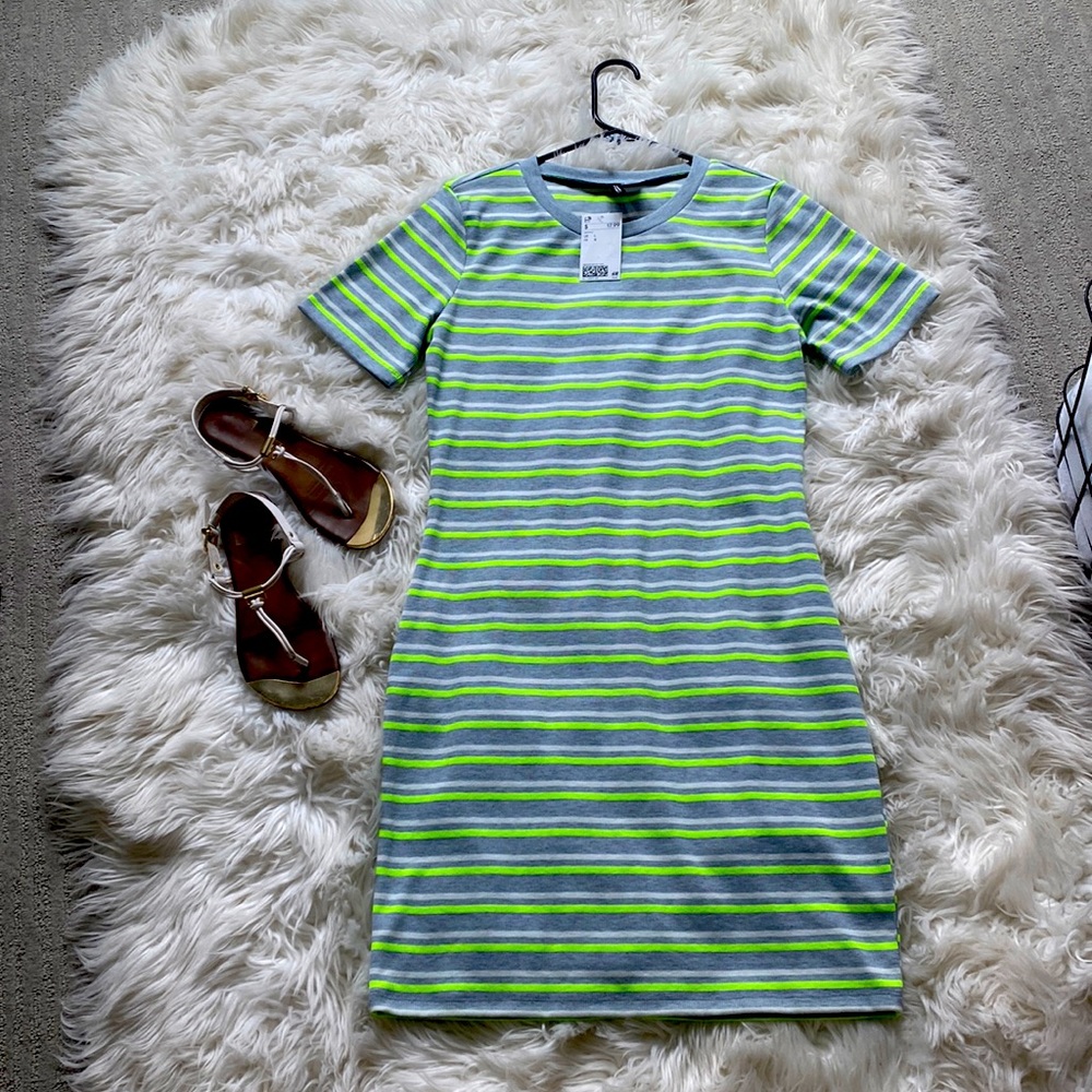 NWT T-Shirt Dress w/ Sandals size 7 1/2